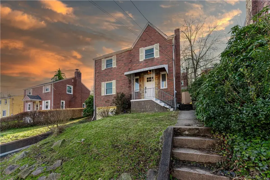 325 Bracken Avenue , Brentwood