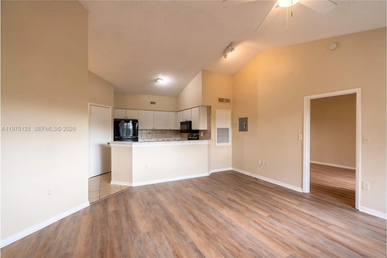 Photo of Listing #A11975128