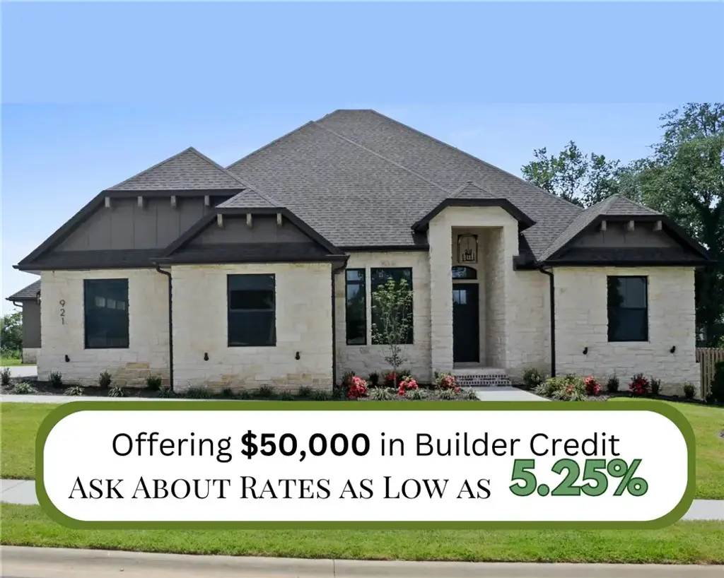 921 Greenhorn Street, Bentonville