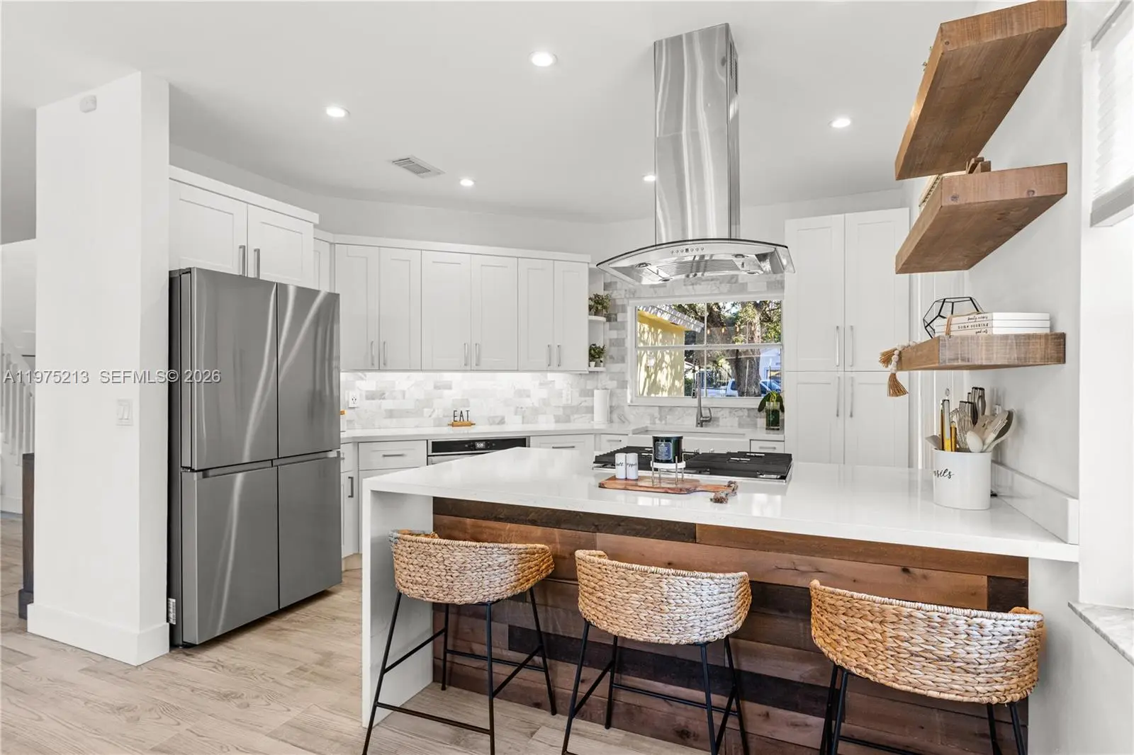 Photo of Listing #A11975213