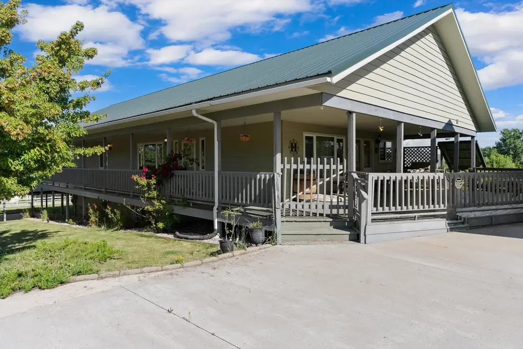 1401 12th Avenue E, Polson