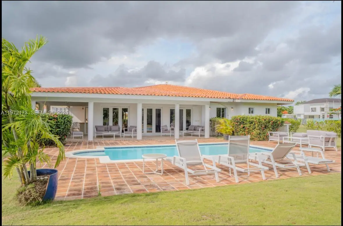 3 of 17 - Los Samanes La Estancia, , 