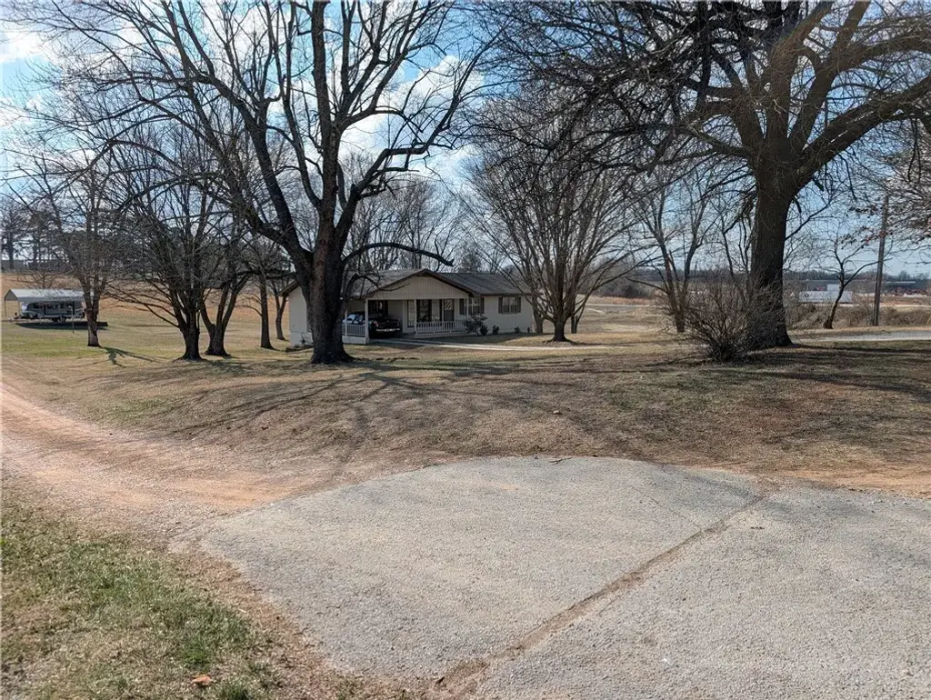 1520 N 65 Highway, Harrison