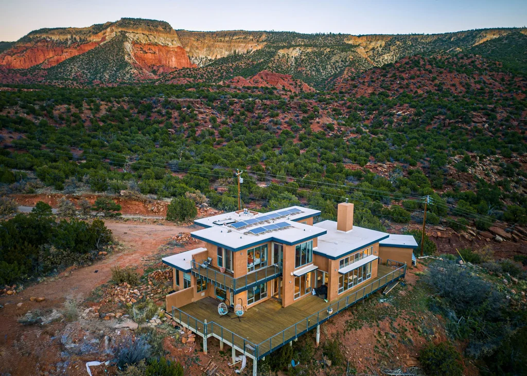 1111 Madrid Road, Jemez Springs