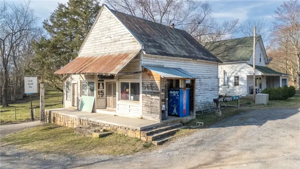 128 River Road, Marshall
