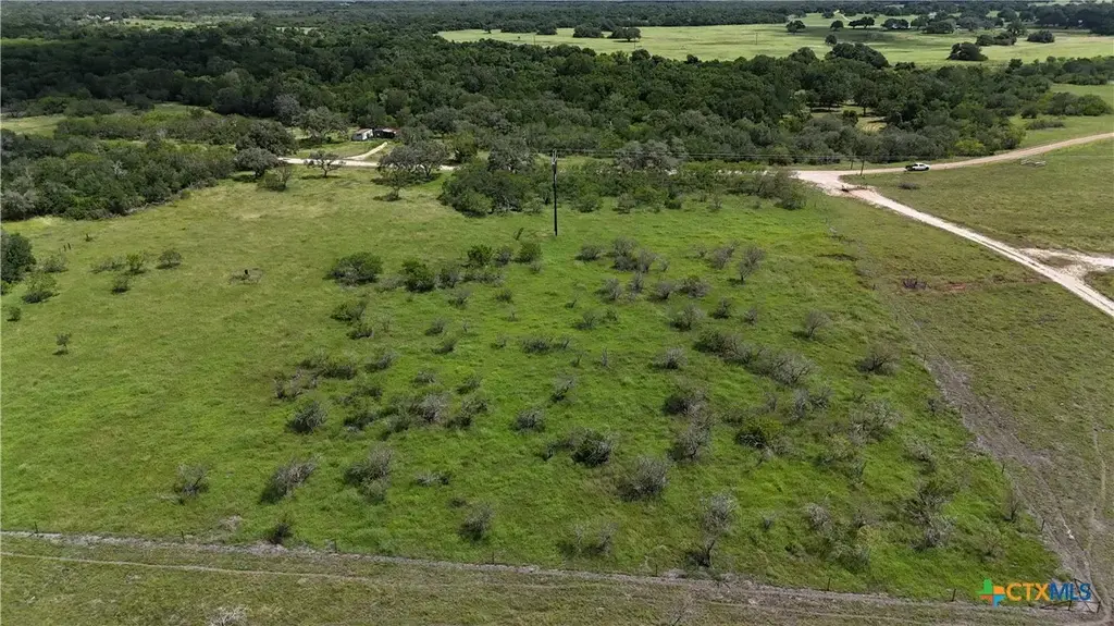 752 Lassman Road, Goliad