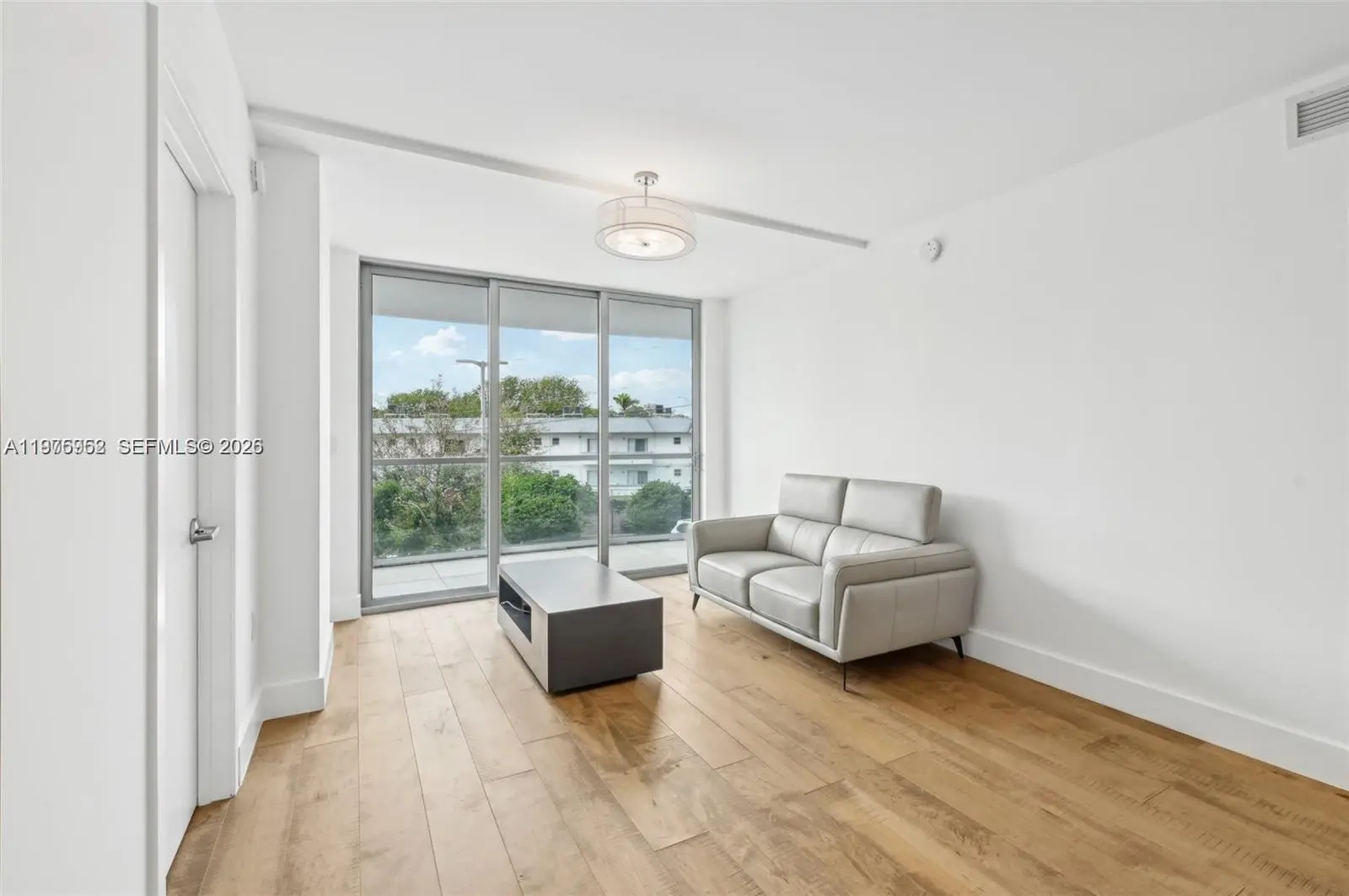 Photo of Listing #A11975952