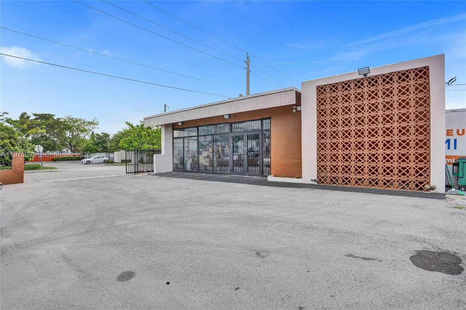 Photo of Listing #A11975995