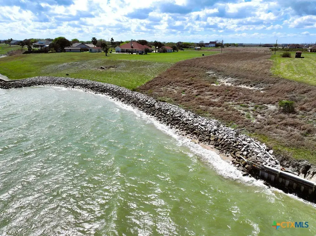 39 N Bay Shore Dr, Port Lavaca