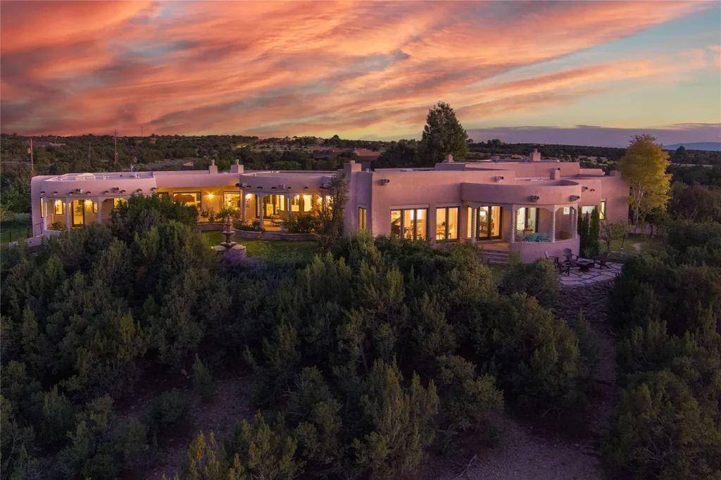 237 Tano Road, Santa Fe