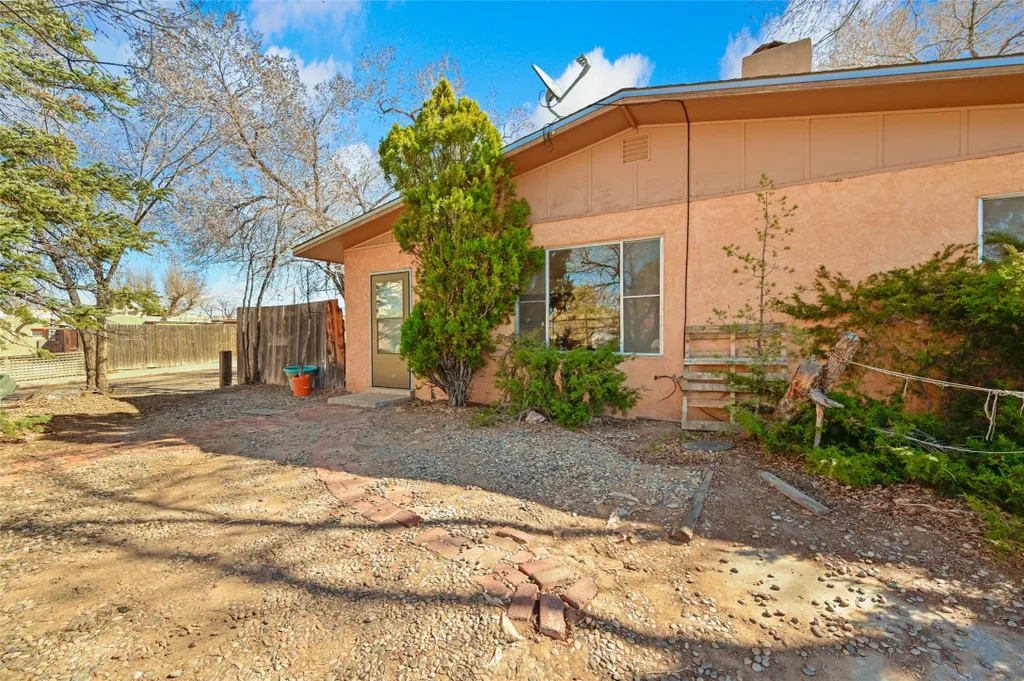 1361 Pacheco Street, Santa Fe