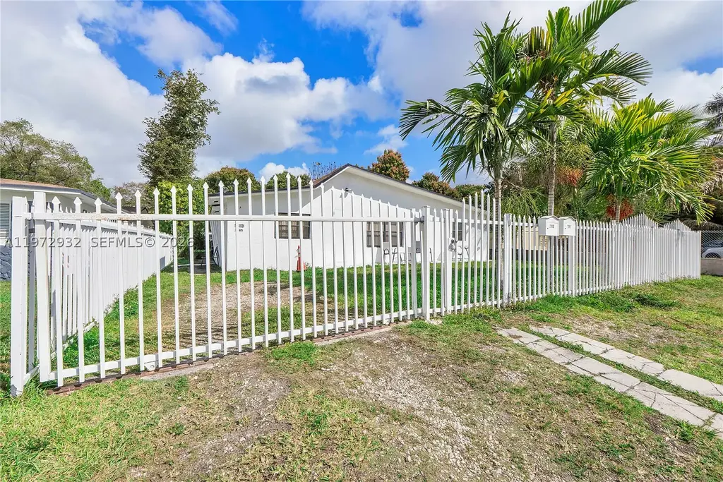 1563 Ne 148th St, Miami