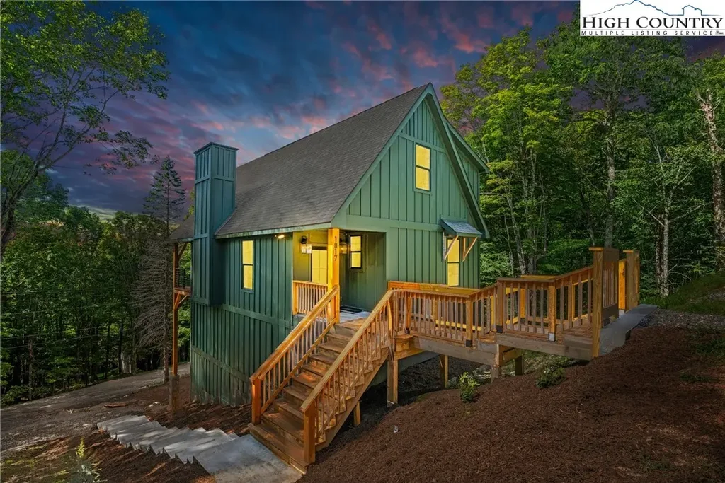 1017 Charter Hills Road, Beech Mountain