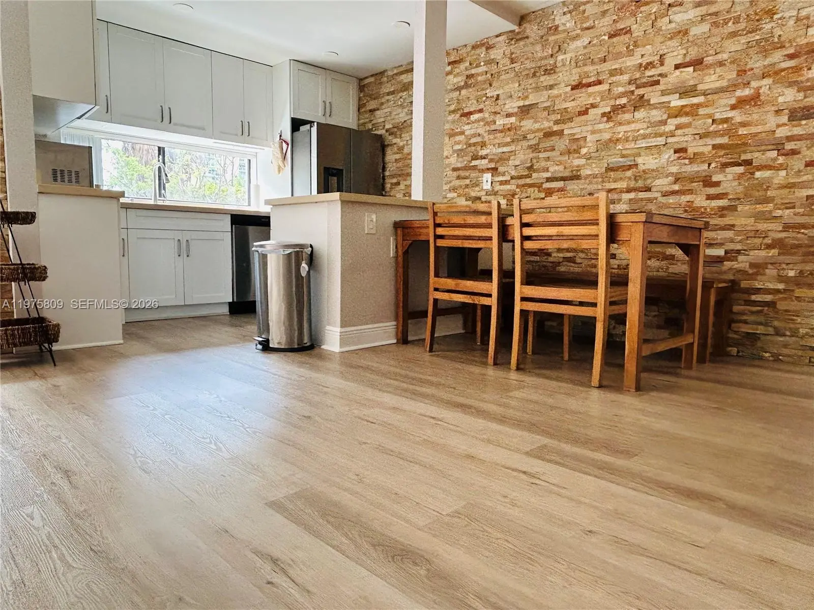 Photo of Listing #A11975809