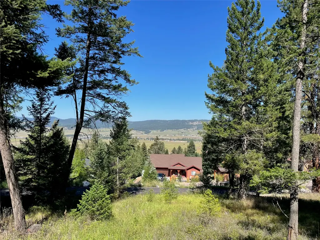 182 Walking Coyote Drive, Kalispell