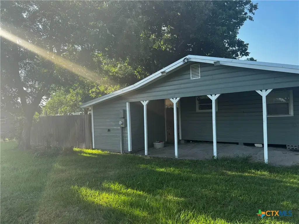 203 Oleander Avenue, Tivoli