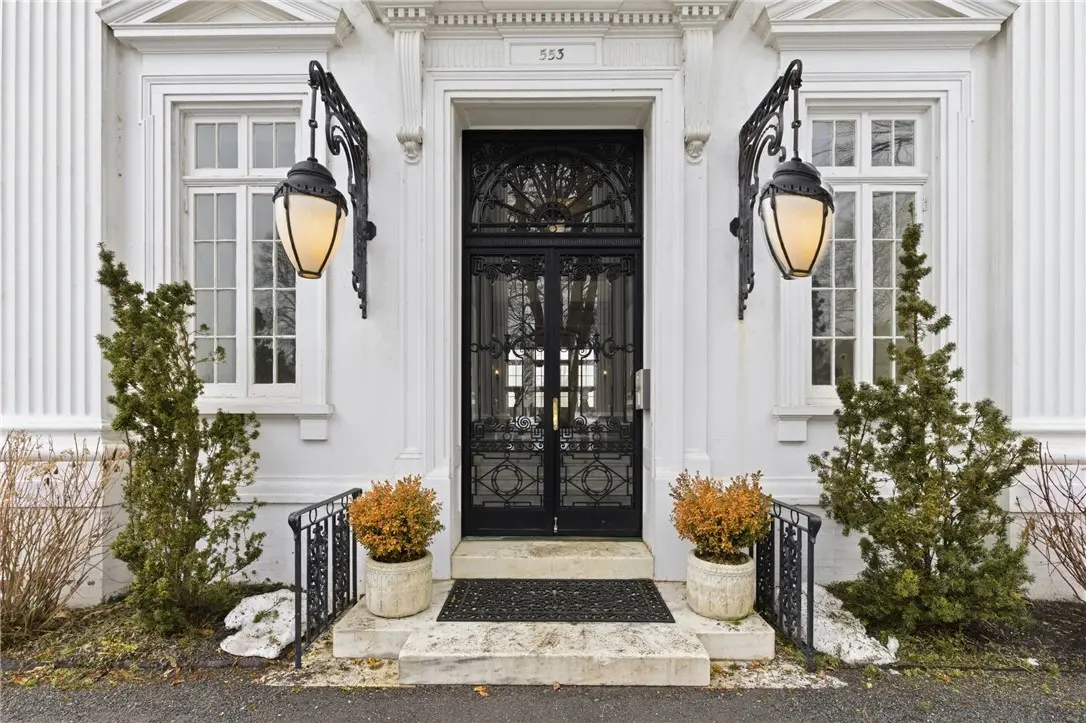 553 Bellevue Ave # 6, Newport