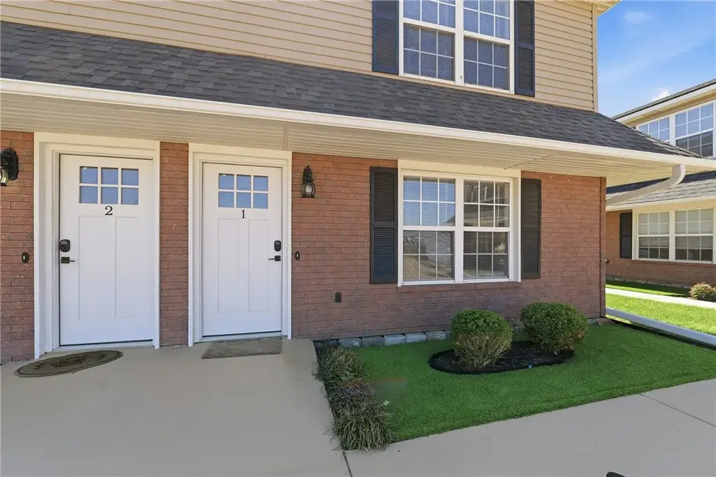 2402 Se Jayel Terrace 1, Bentonville