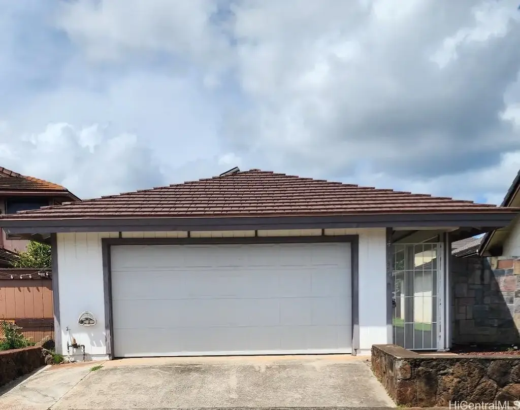 94-1136 Polinahe Place, Waipahu