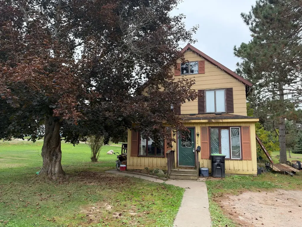424 Diamond St, Iron River