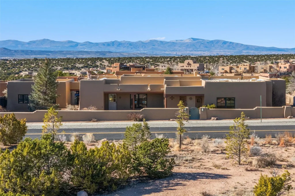 31 Camino Botanica, Santa Fe