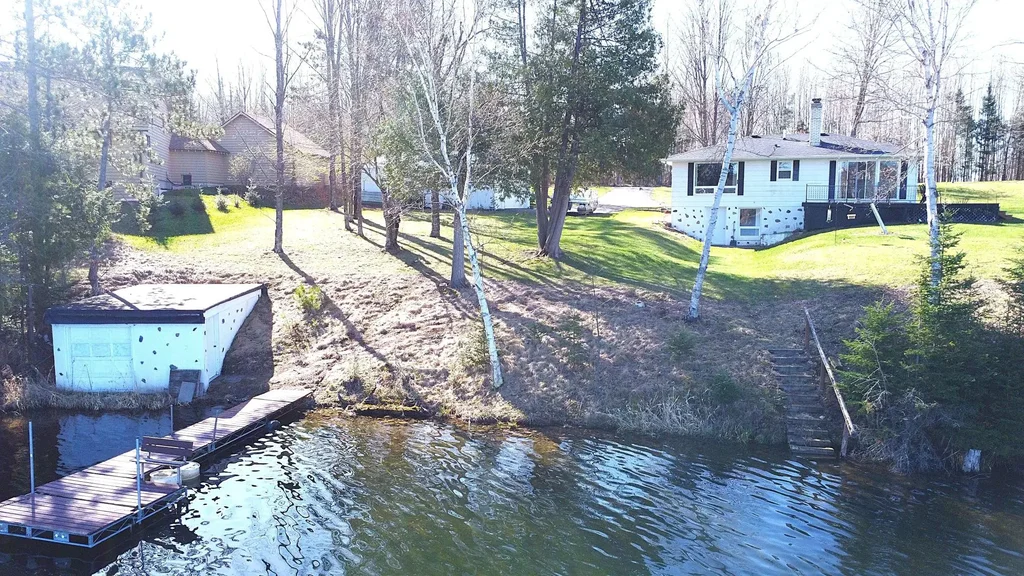 N9060 Big Twin Lake Ln, Pickerel
