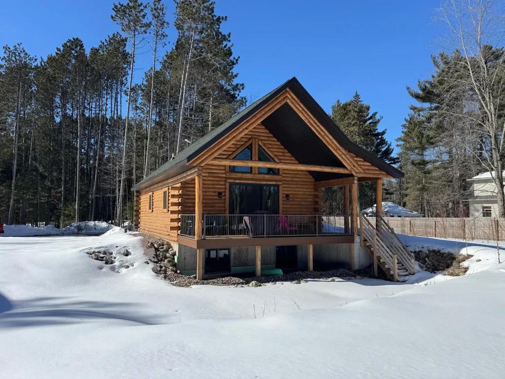 N11594 Woodland Dr, Tomahawk