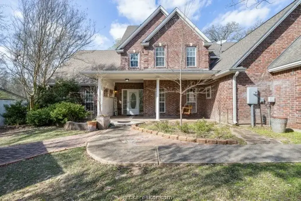 12 Ravens Nest, Bryan