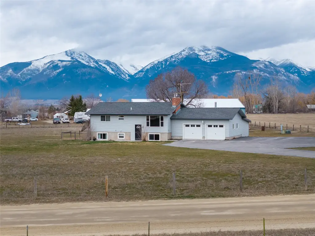 1170 Three Mile Creek Road, Stevensville
