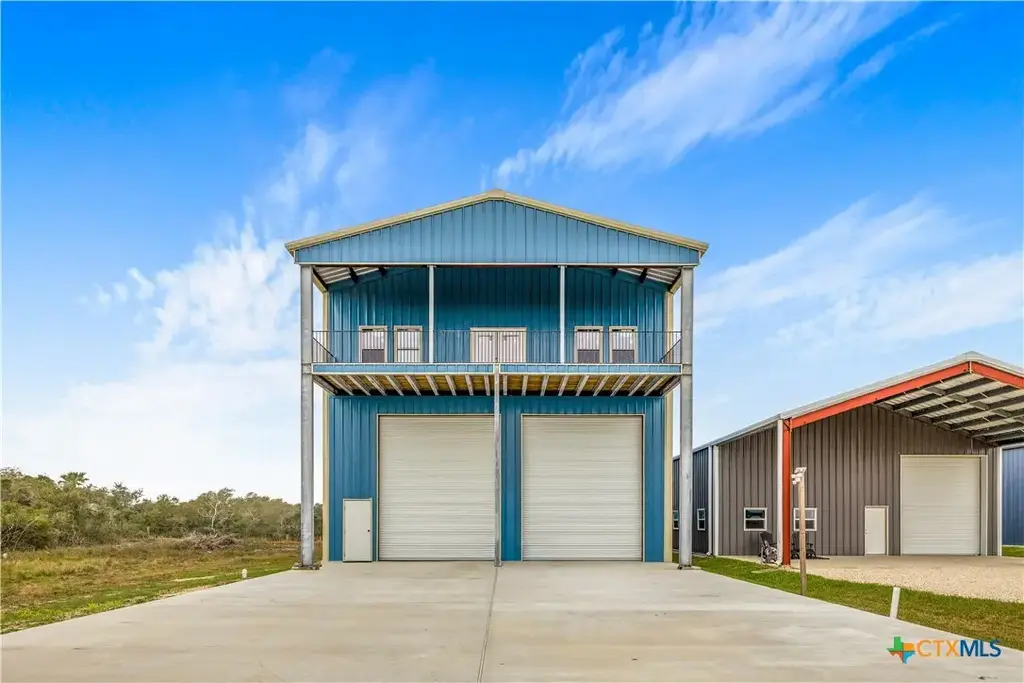 237 Easy Street, Port O'Connor
