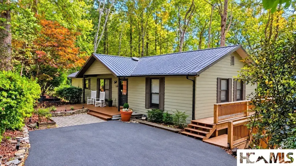 145 Rhododendron Court, Sapphire