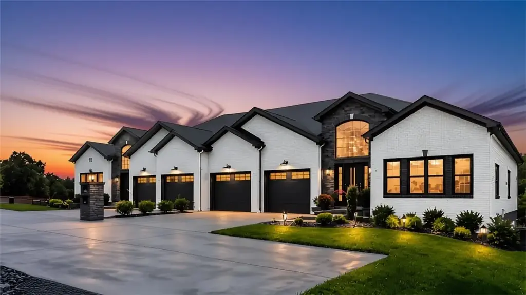 2726 Clay Pike, North Huntingdon