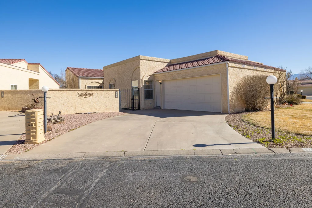 570 Eastlake Drive Se, Rio Rancho