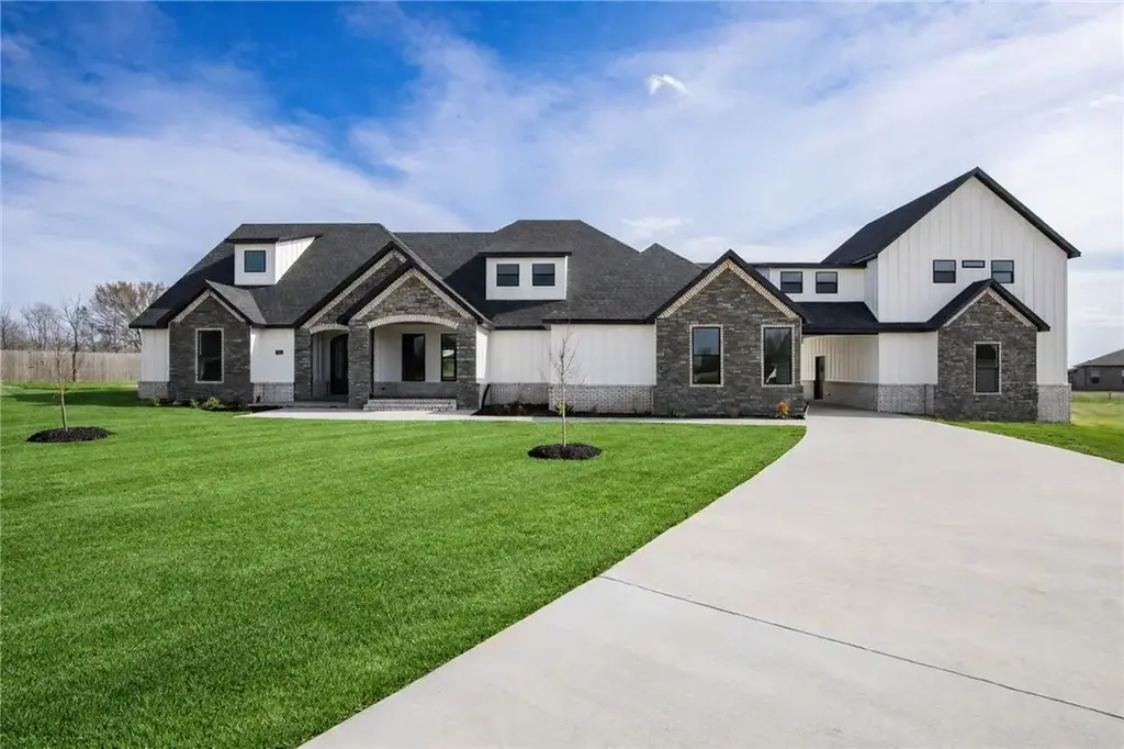 1905 Strong Avenue, Pea Ridge