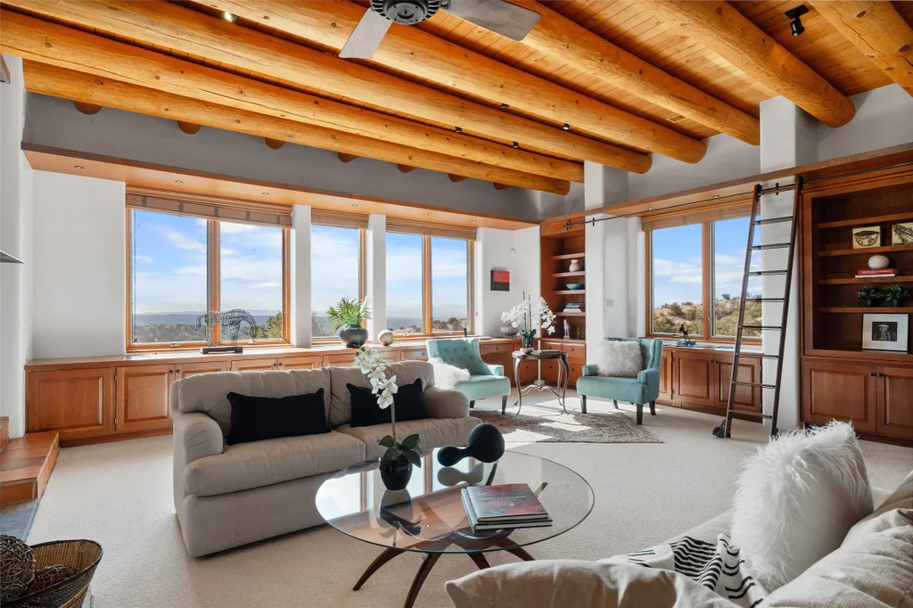 67 Camino Amor, Santa Fe