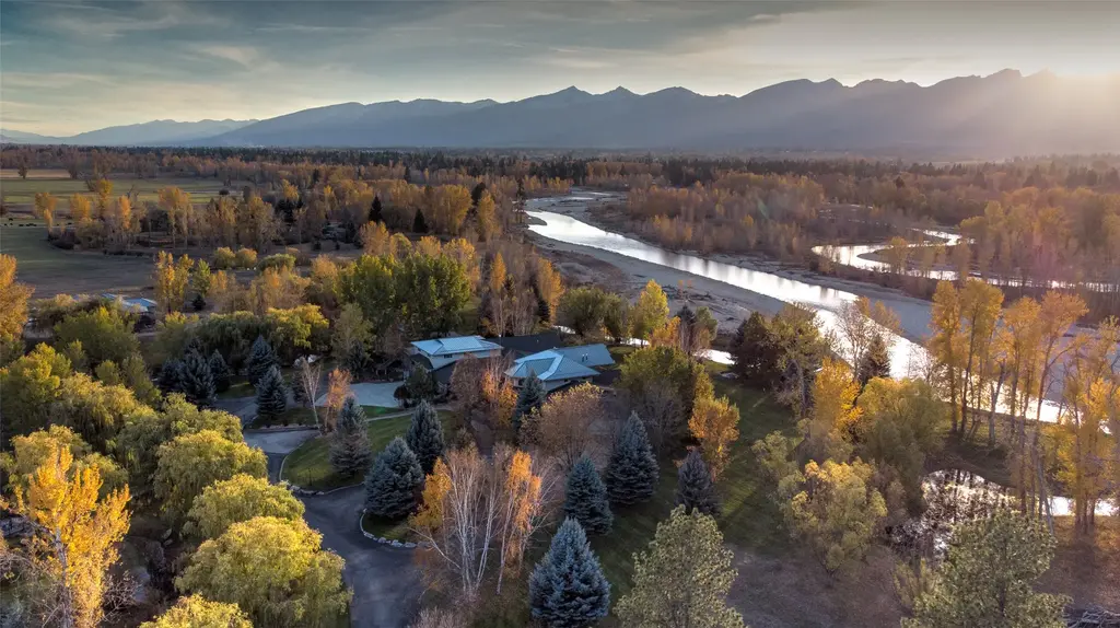2725 River Bend Lane, Stevensville