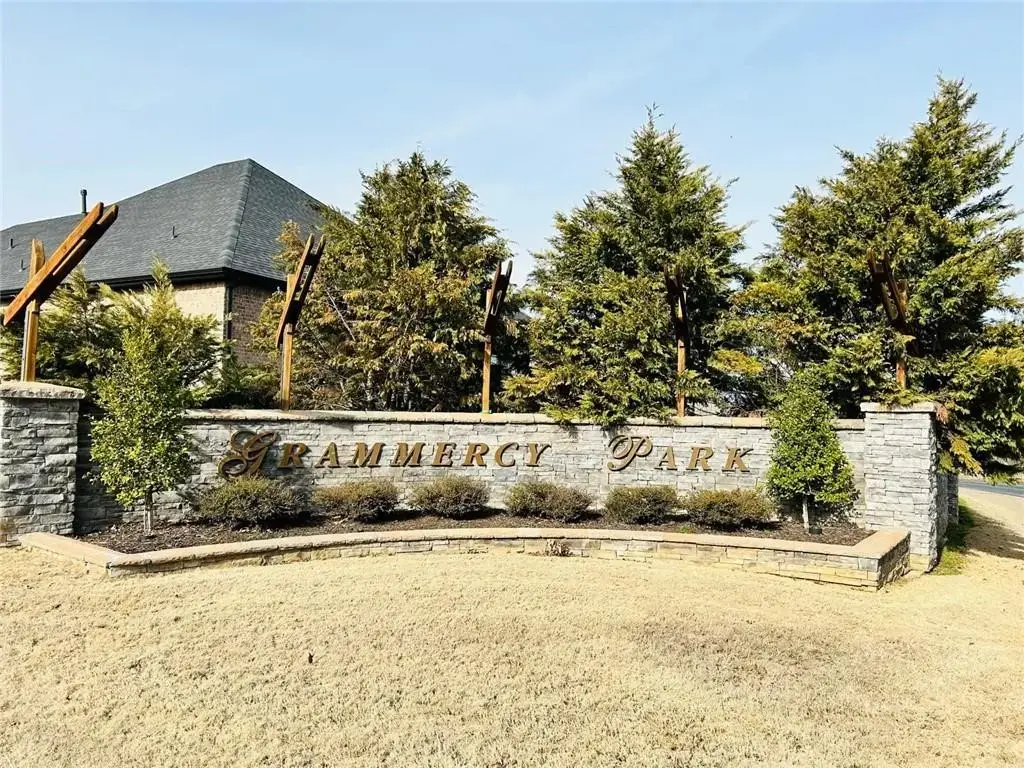 1907 Ne Steinbeck Drive, Bentonville