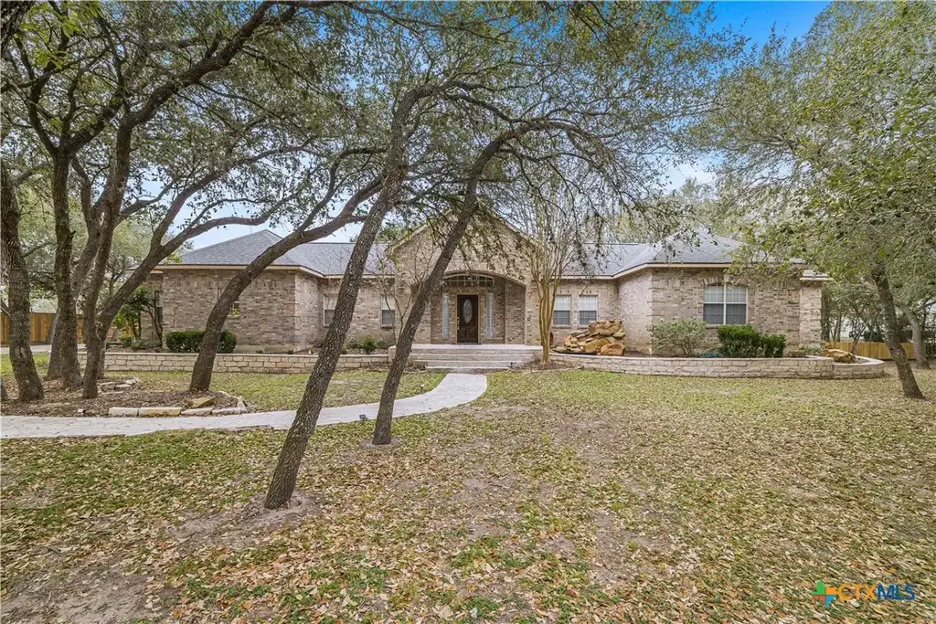 233 Post Oak Bend, Inez
