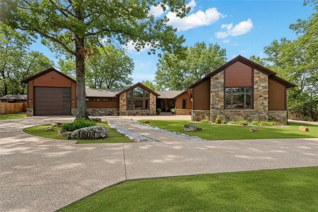 1808 Queensbury Way, Fort Smith