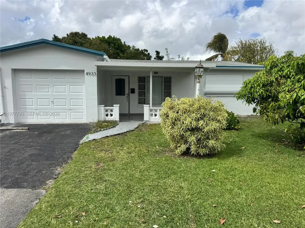 4933 Nw 42nd St, Lauderdale Lakes