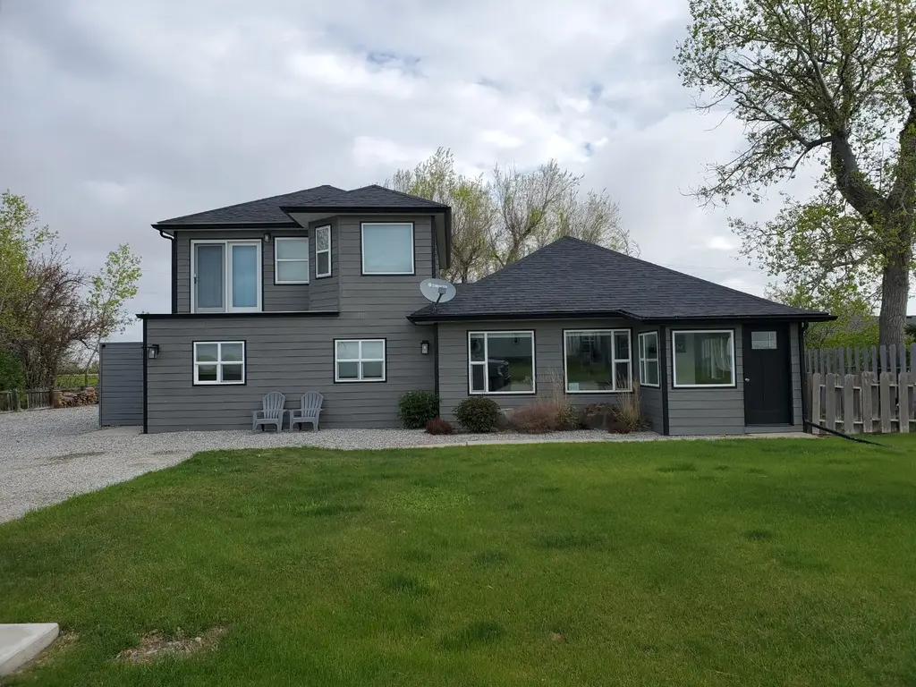 25 Dupuyer Avenue, Valier