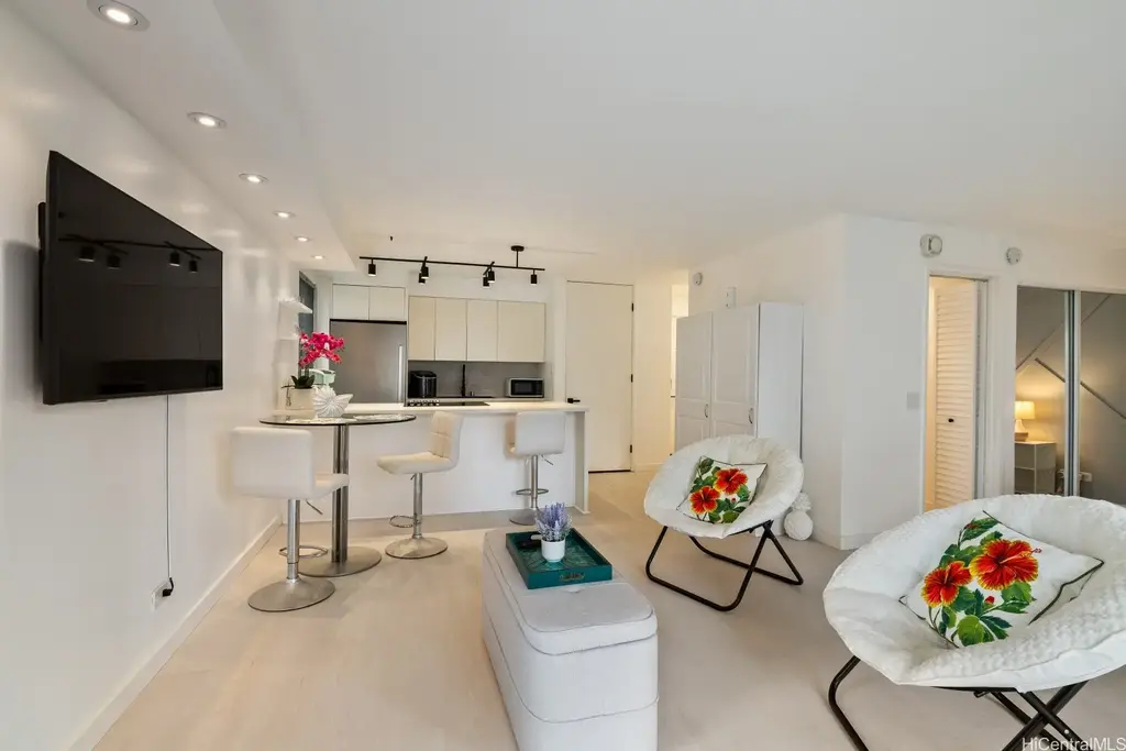 435 Walina Street # 304, Honolulu