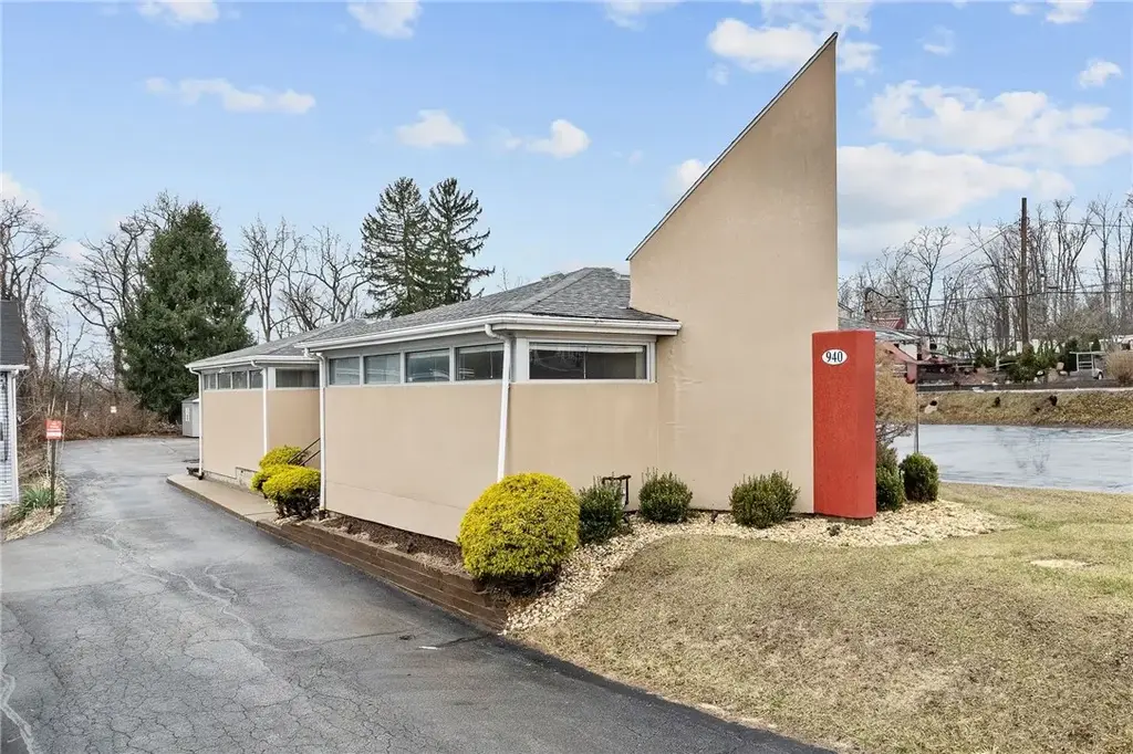 940 Beaver Grade Road , Moon/Crescent
