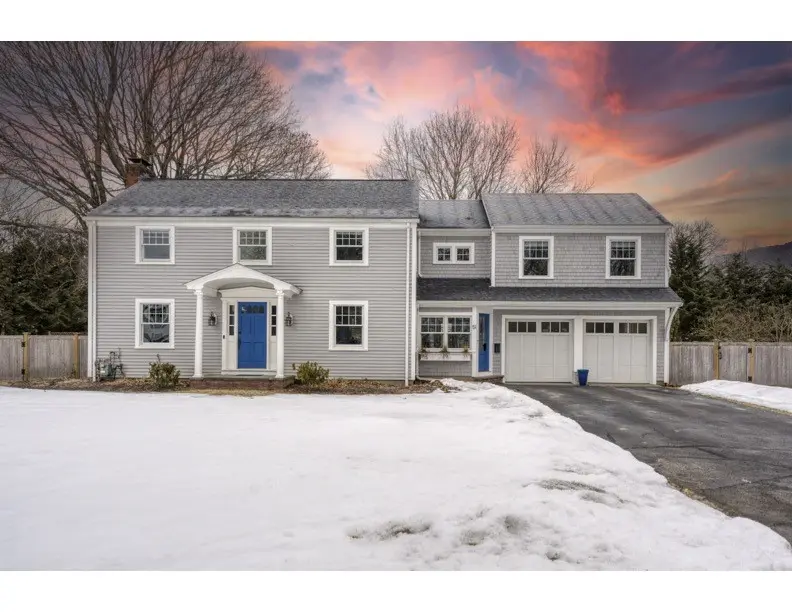 51 Hawthorne Ave, Barrington