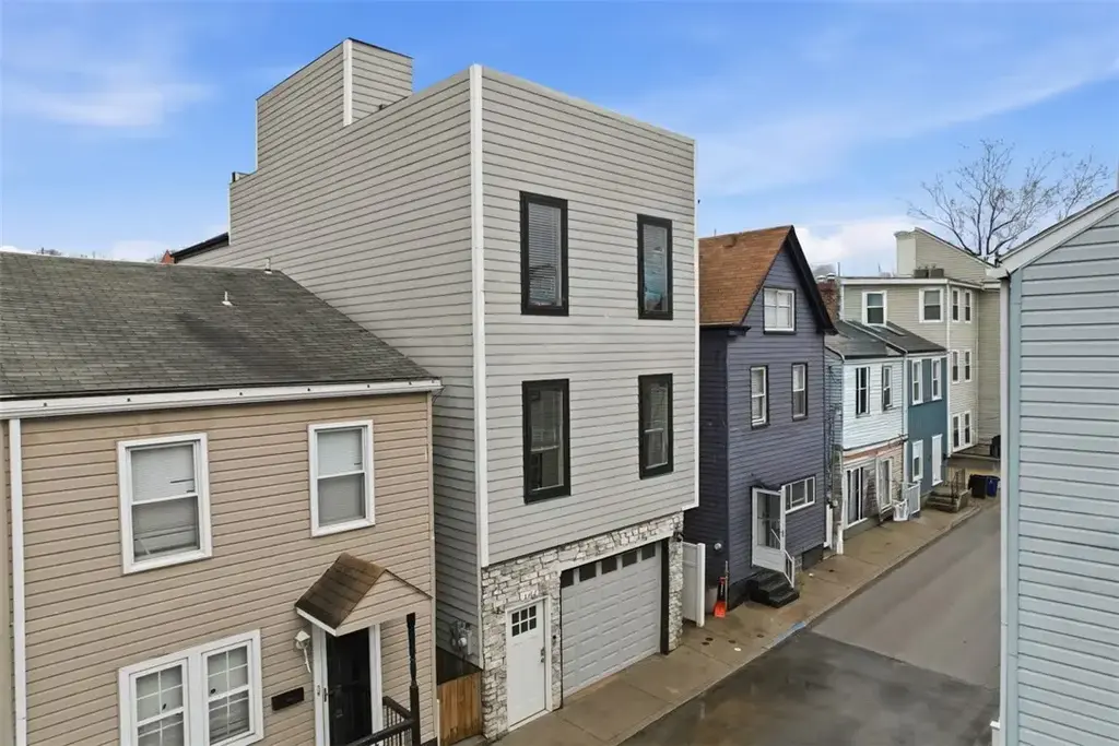 1912 Fox Way, South Side