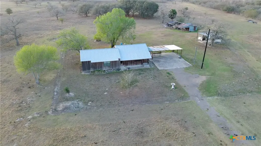 146 Elliott Road, Refugio