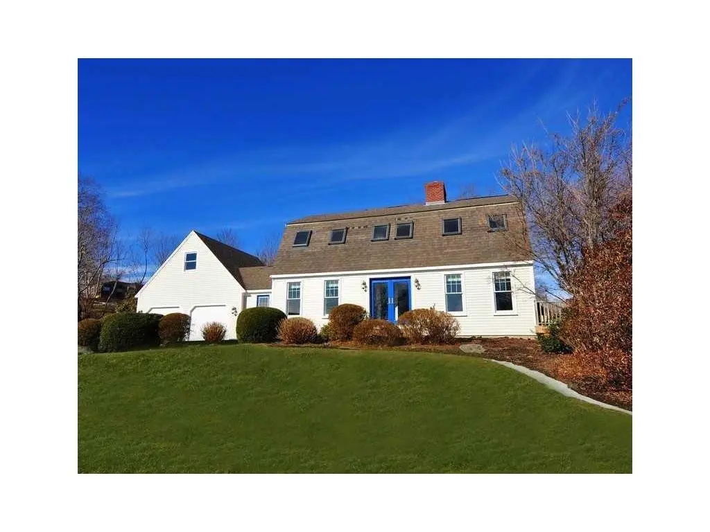 26 Peggy Ln, Portsmouth