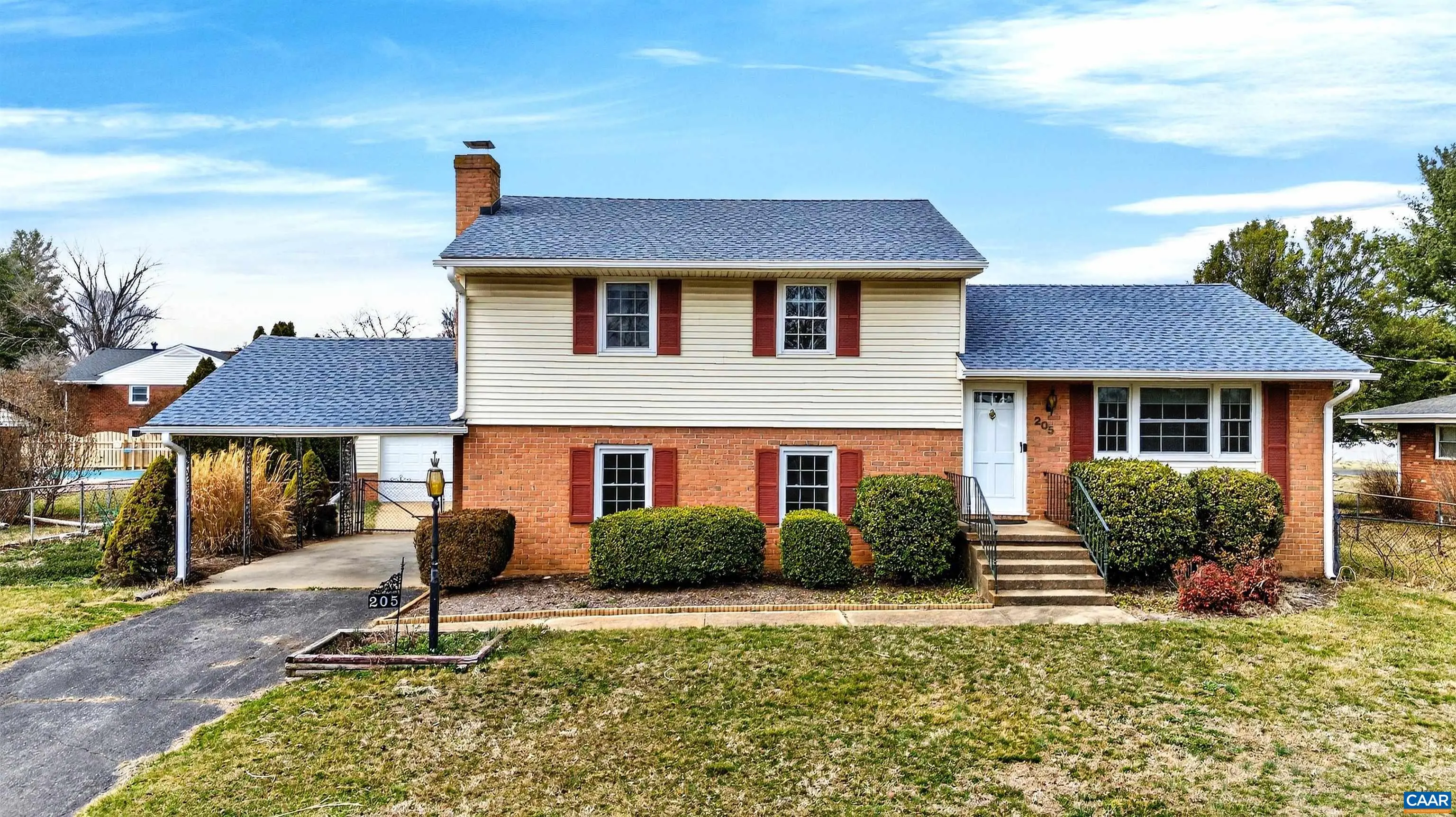 205 Stonewall Dr, Waynesboro