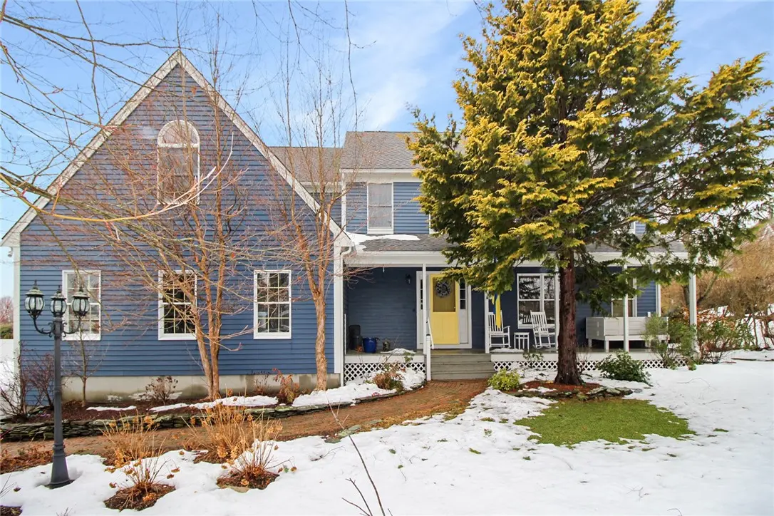 641 Middle Rd, Portsmouth