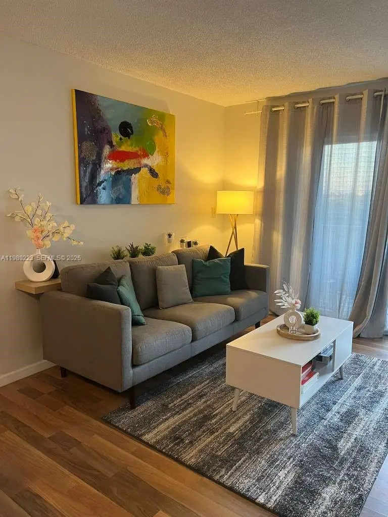 Photo of Listing #A11980223